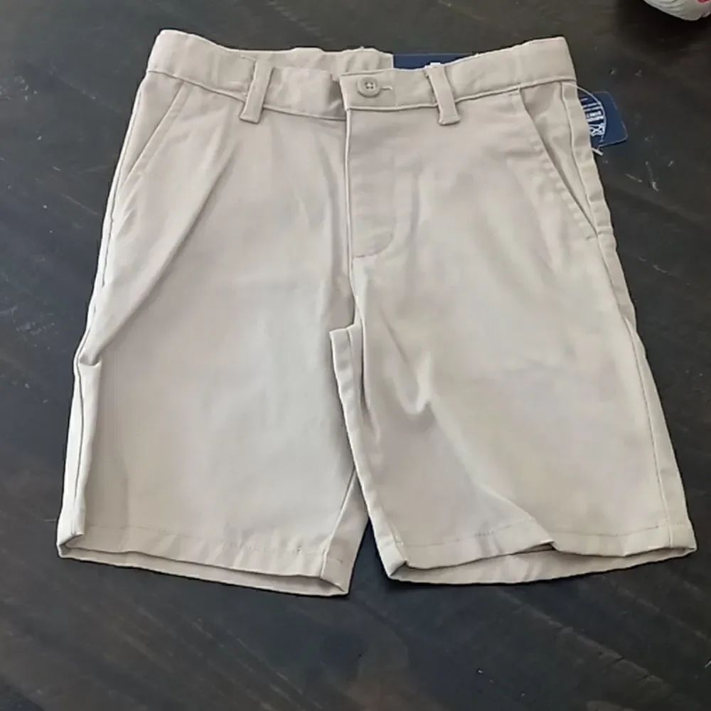 Izod six regular little boy shorts with pockets